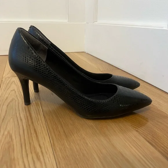 Rockport Black Leather Snake Heels - Picture 2 of 8